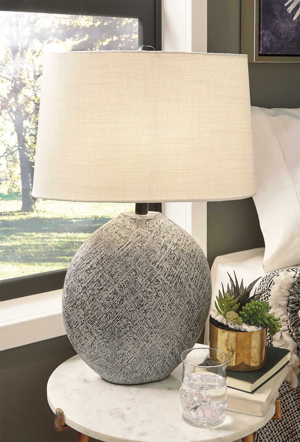 3 Brothers Decor - Ashley Furniture - Harif Lighting - Table Lamp (Set of 2) / Black - L235624X2