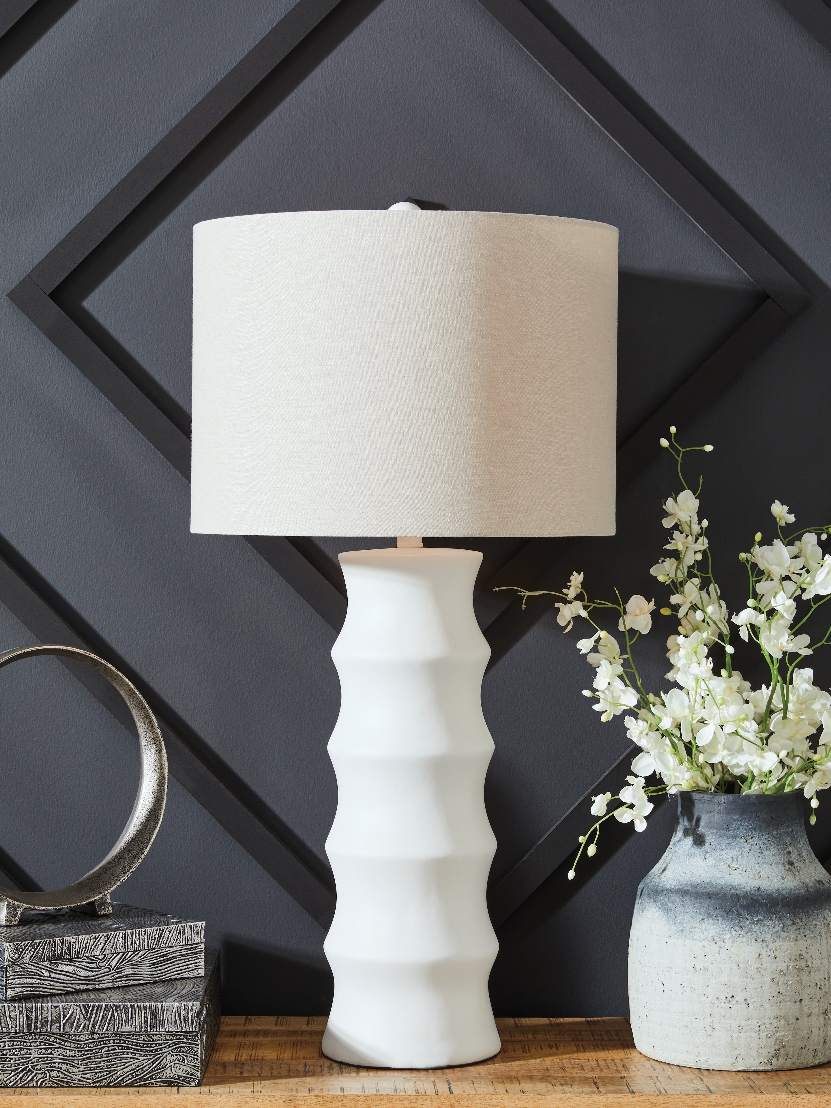 3 Brothers Decor - Ashley Furniture - Veraleigh Lighting - Poly Table Lamp (1/CN) / White - L235854