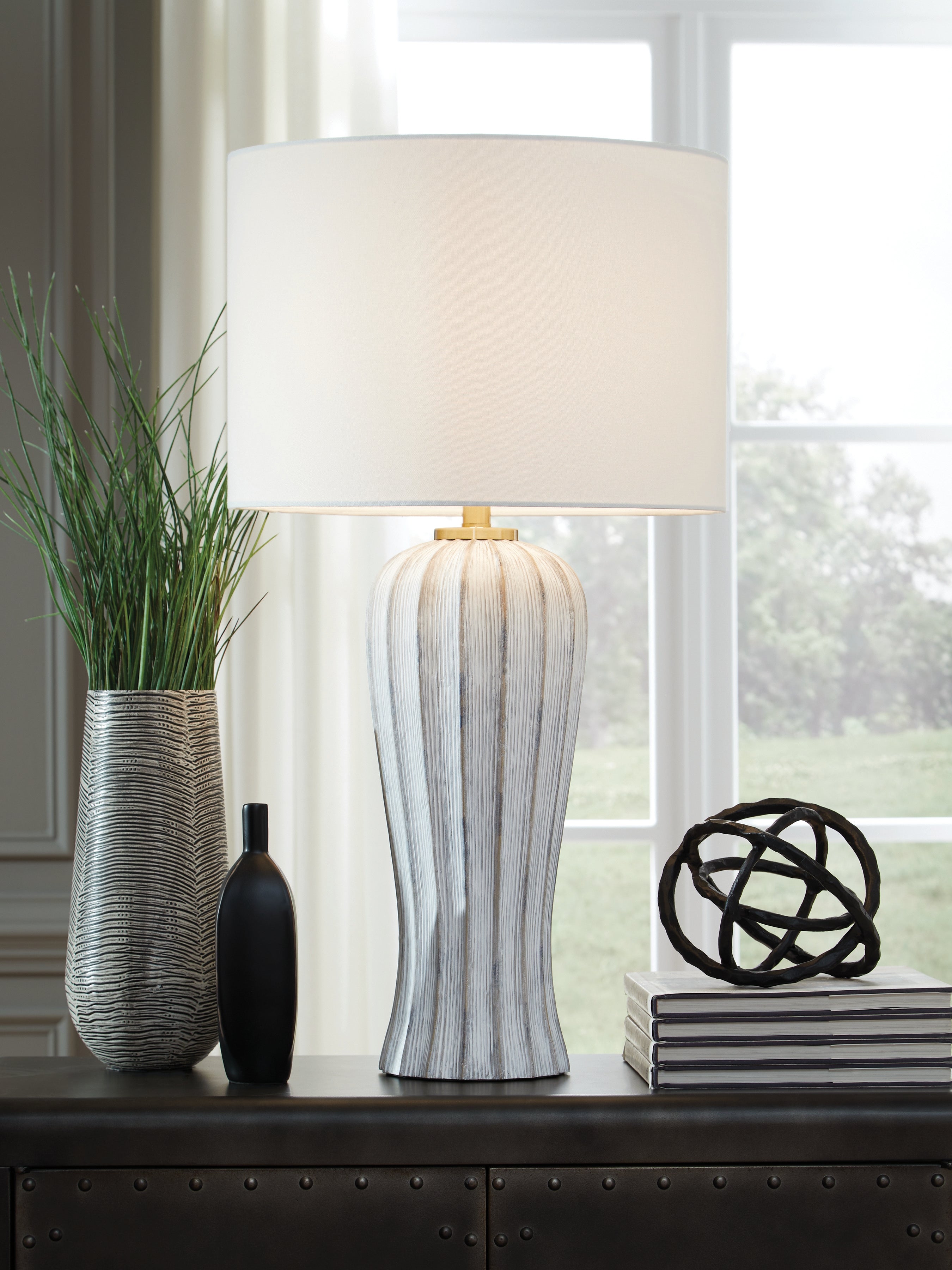 3 Brothers Decor - Ashley Furniture - Lanwell Lighting - Poly Table Lamp (1/CN) / Antique Gray - L235894