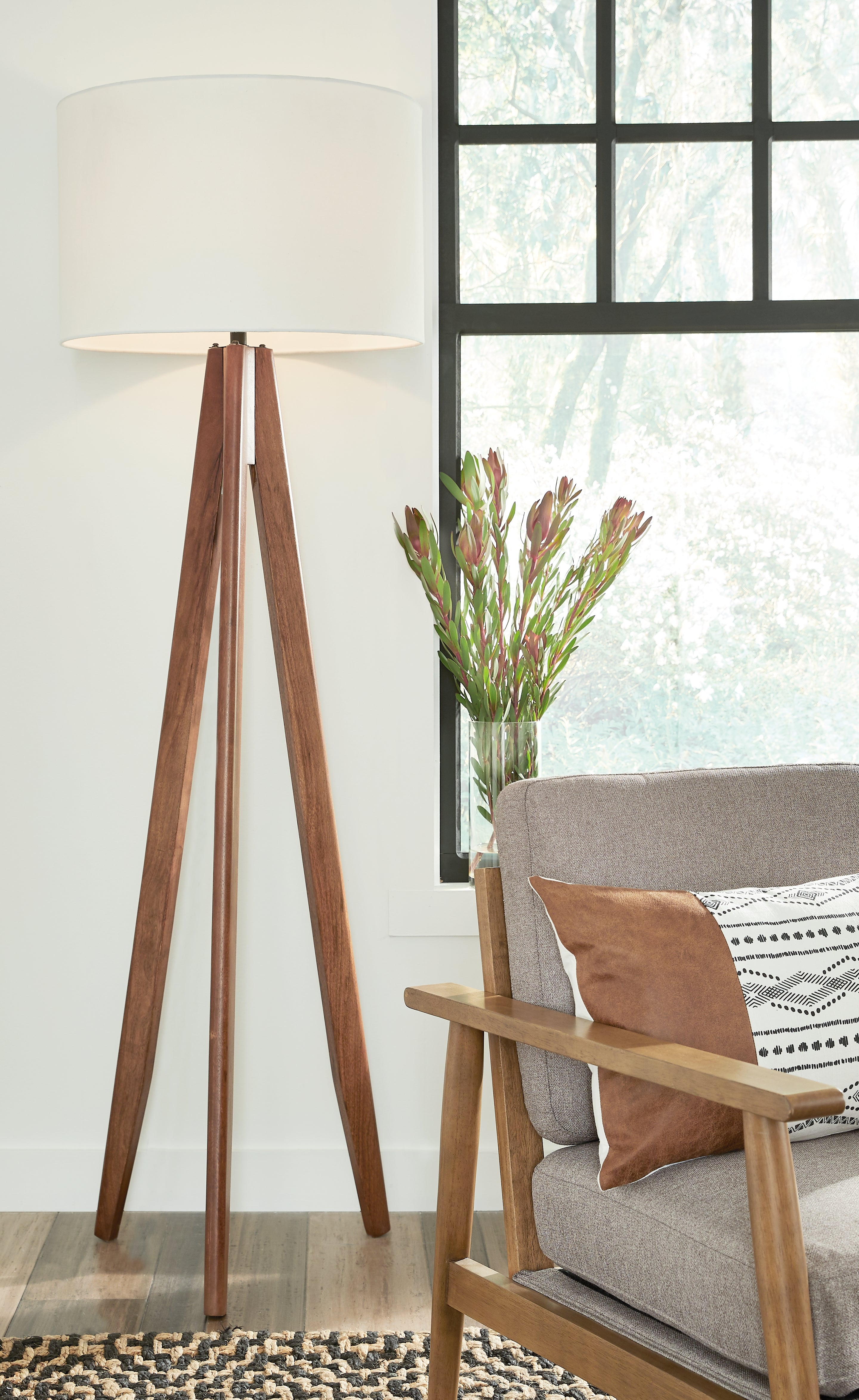 3 Brothers Decor - Ashley Furniture - Dallson Lighting - Wood Floor Lamp (1/CN) / Brown - L329011