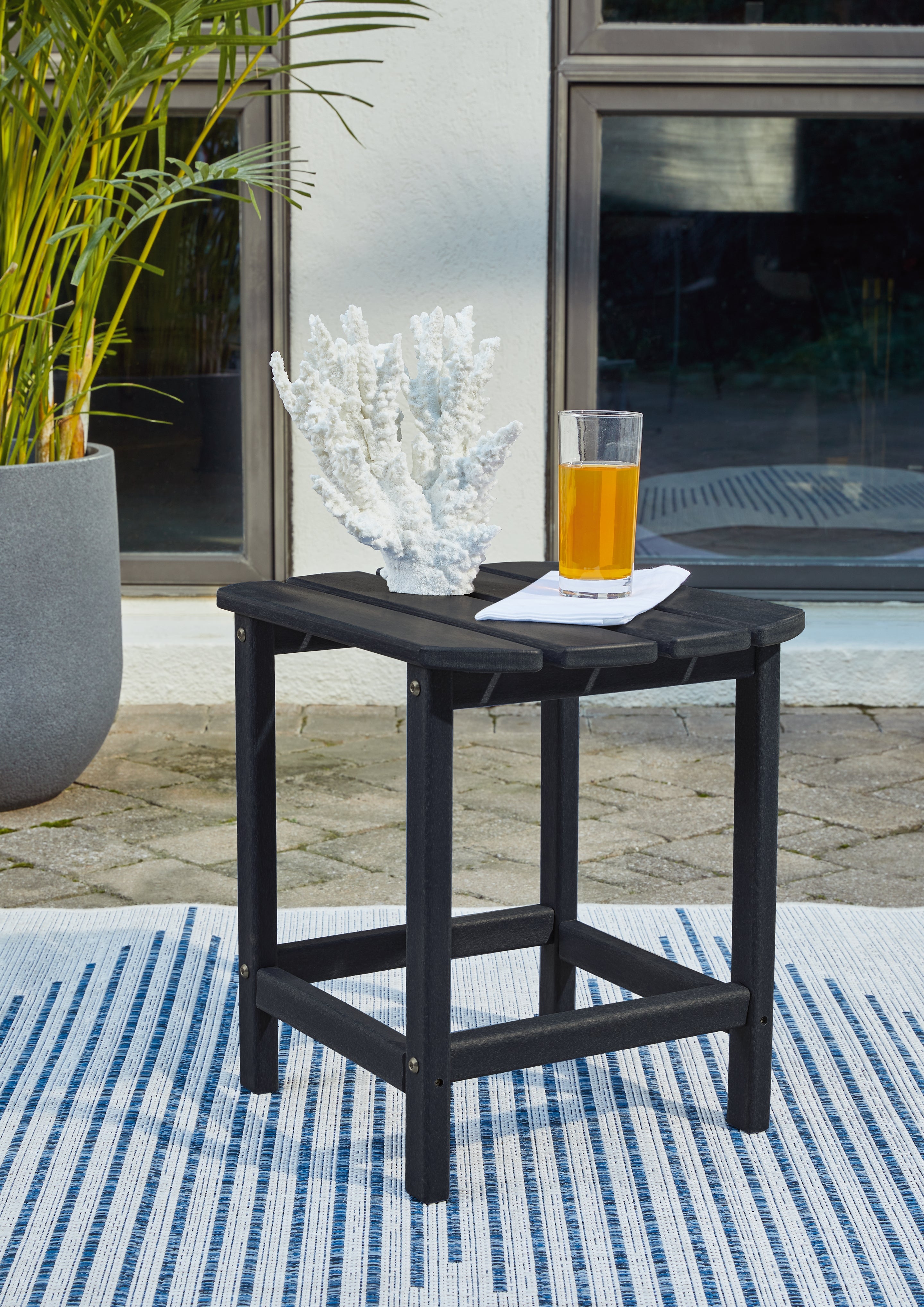 3 Brothers Decor - Ashley Furniture - Sundown Treasure Outdoor - End Table / Black - P008-703
