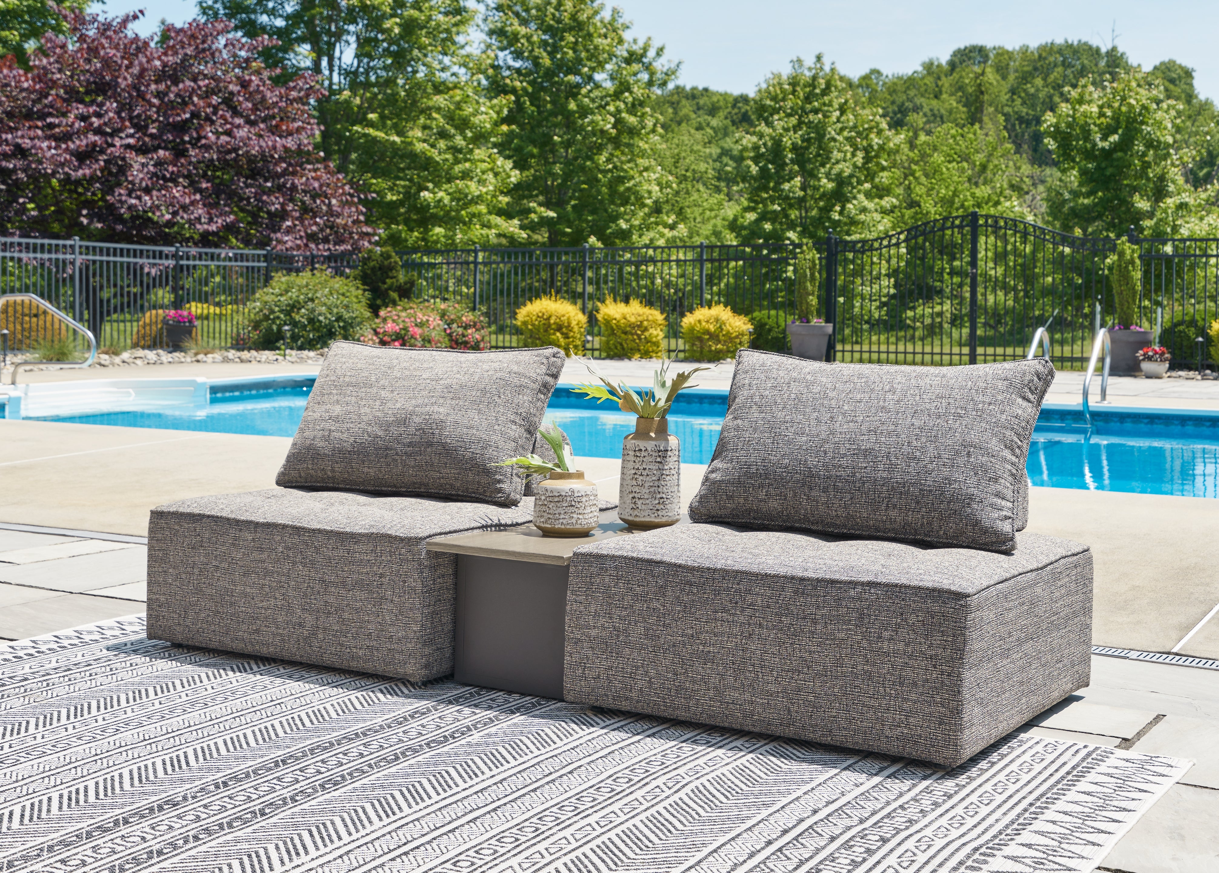3 Brothers Decor - Ashley Furniture - Bree Zee Outdoor - 3-Piece Outdoor Sectional / Brown - P160P4