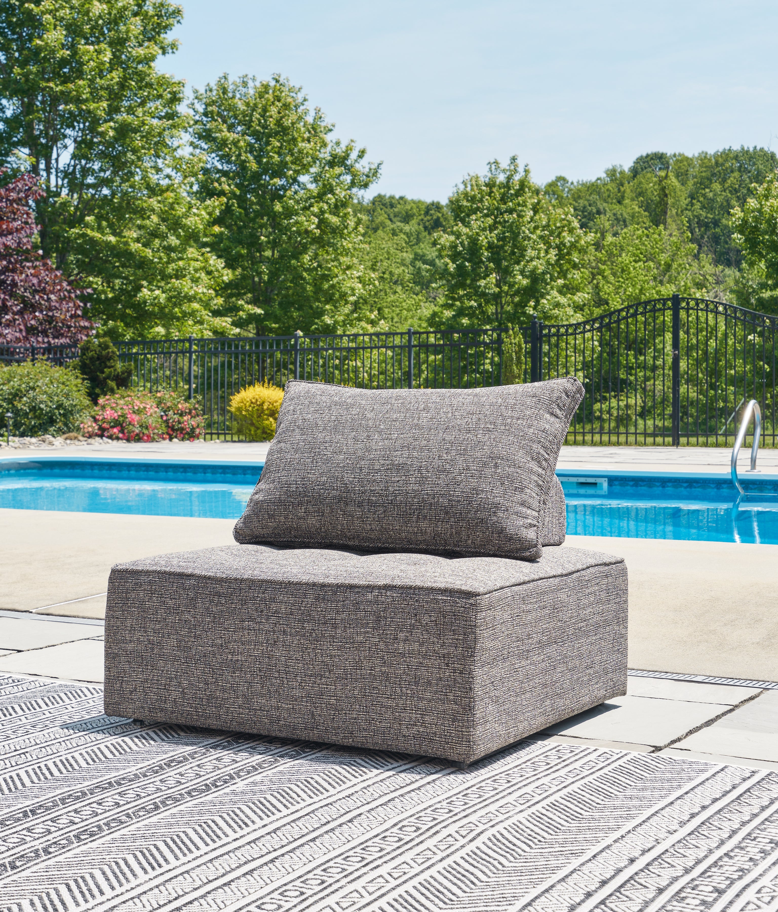 3 Brothers Decor - Ashley Furniture - Bree Zee Outdoor - Lounge Chair w/Cushion / Brown - P160-821