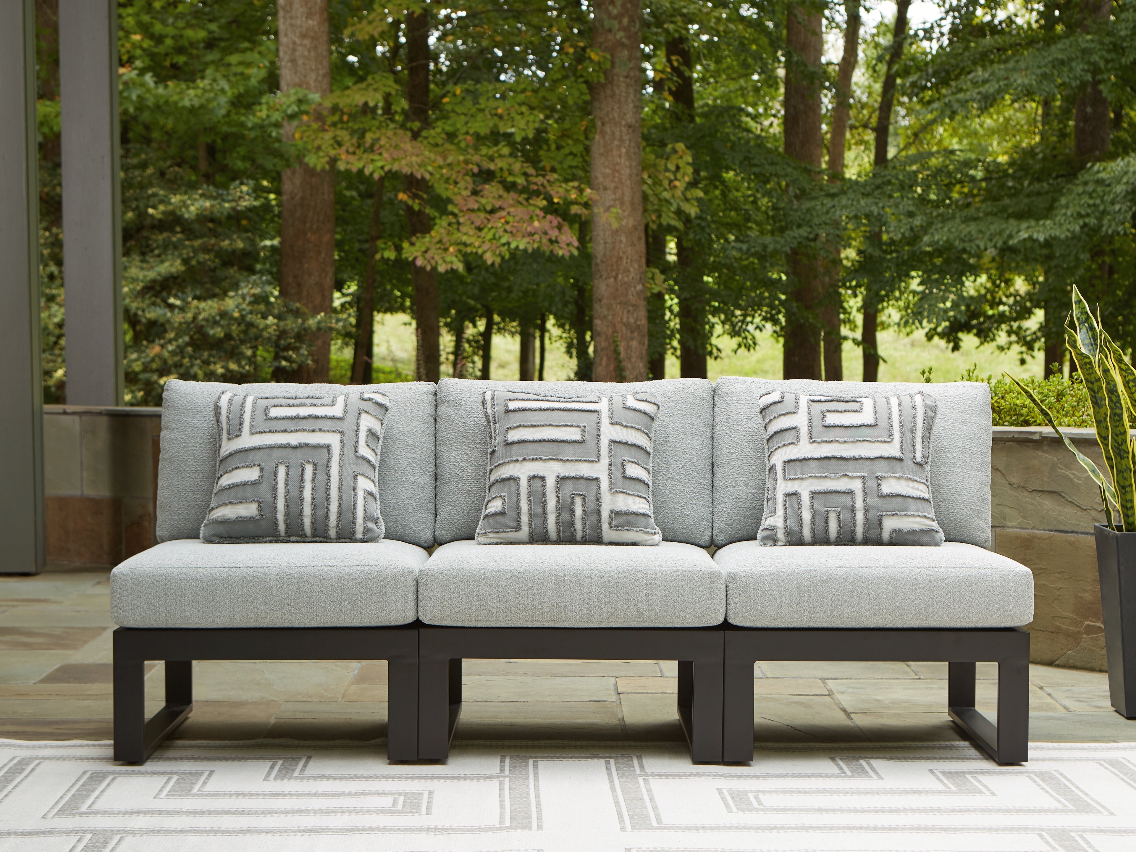 3 Brothers Decor - Ashley Furniture - Beachloft Outdoor - 3-Piece Outdoor Sectional / Black/Gray - P490P6