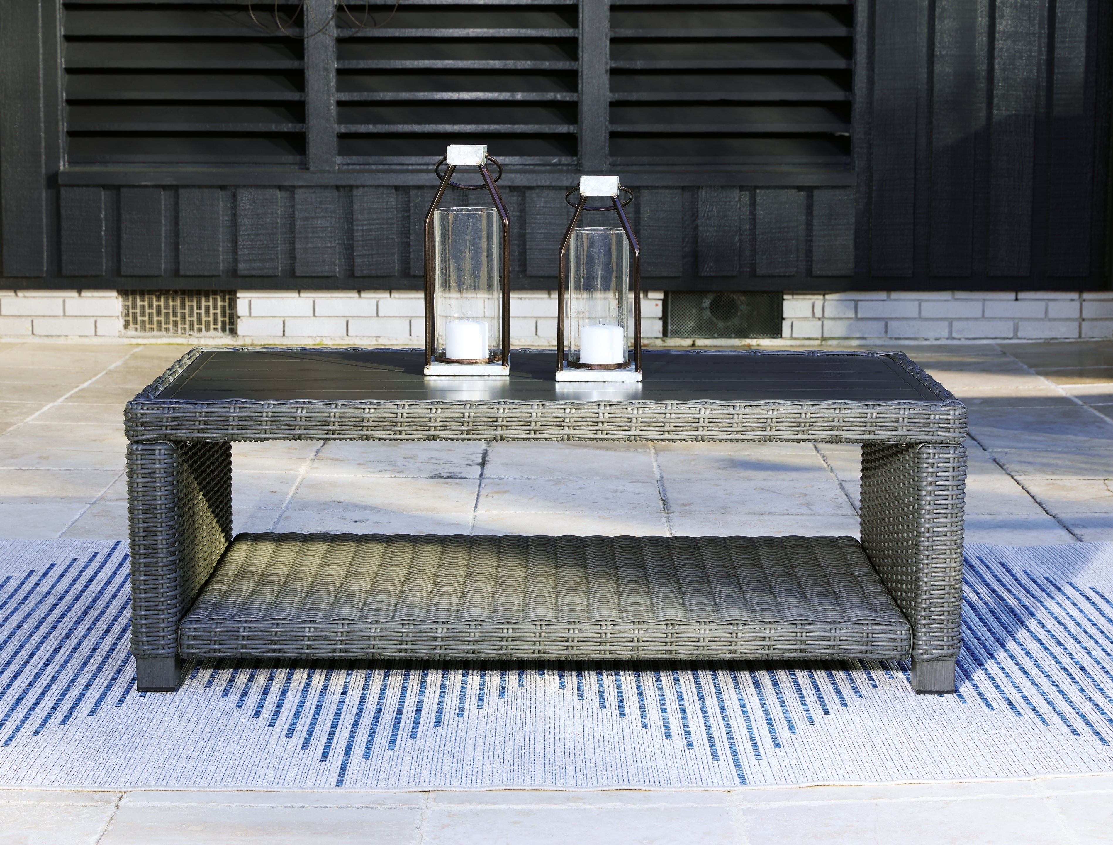 3 Brothers Decor - Ashley Furniture - Elite Park Outdoor - Rectangular Cocktail Table / Gray - P518-701