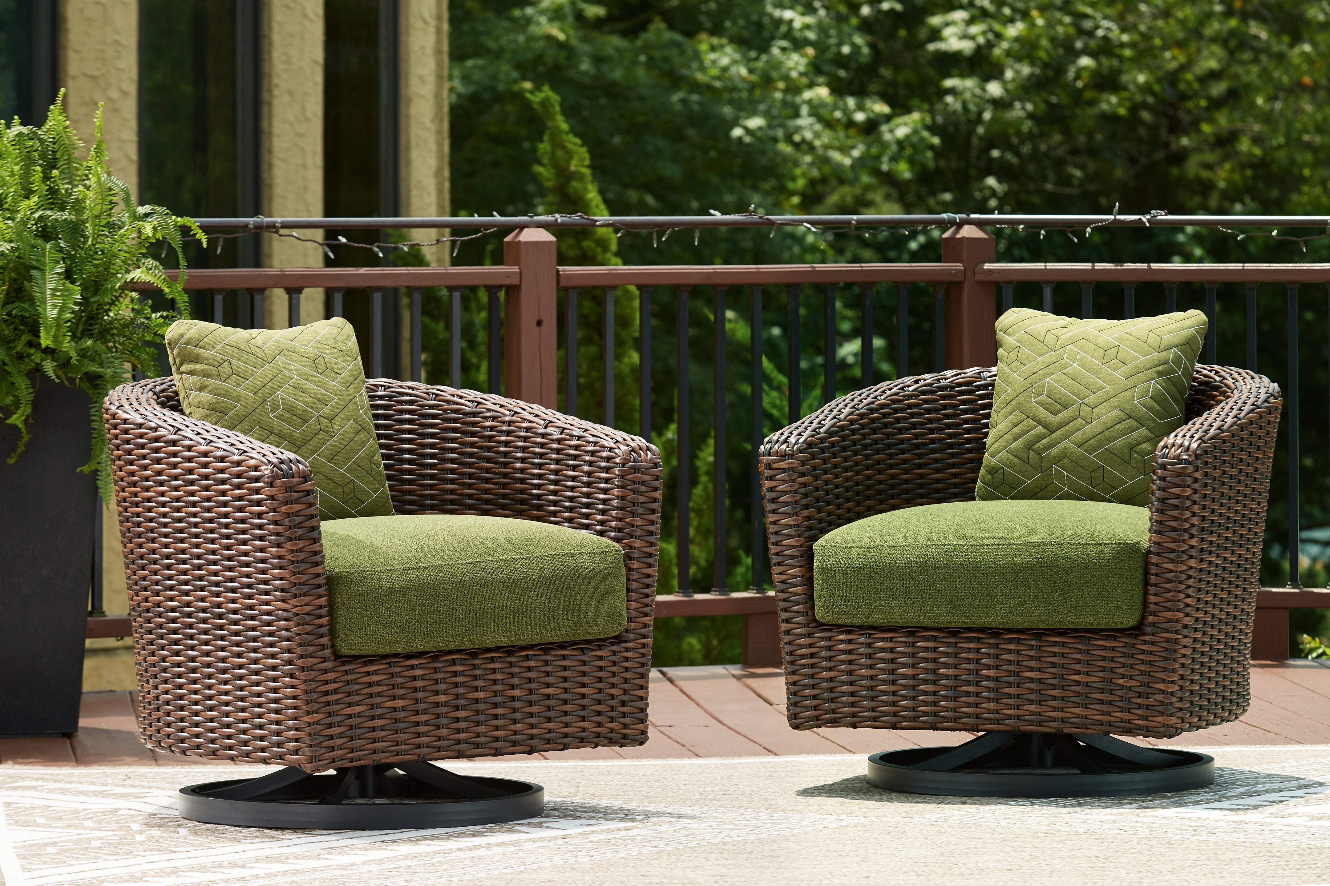 3 Brothers Decor - Ashley Furniture - Horizon Hall Outdoor - Swivel Lounge w/ Cushion / Brown/Green - P572-821
