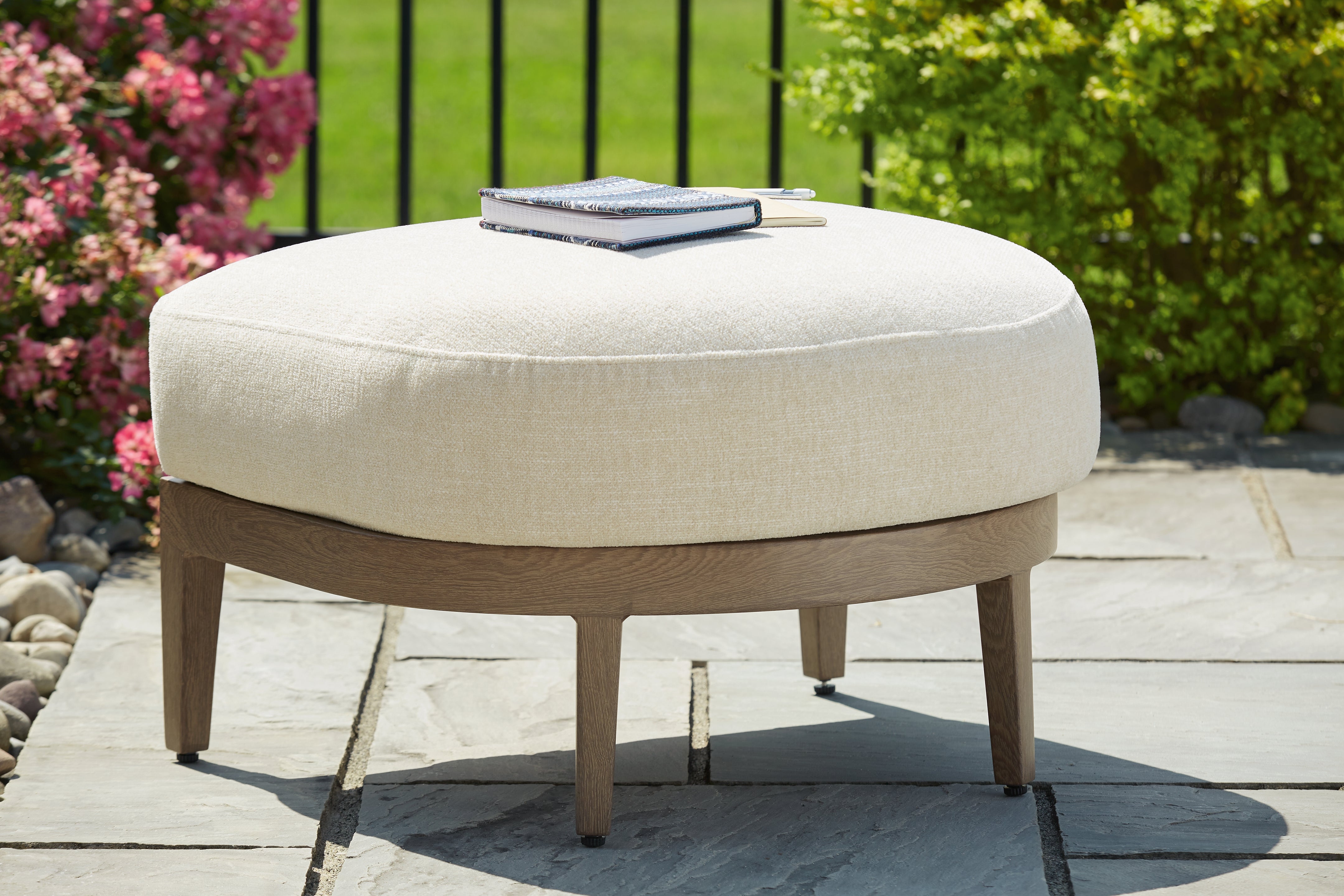 3 Brothers Decor - Ashley Furniture - Serene Bay Outdoor - Ottoman with Cushion / Dark Brown/White - P671-814