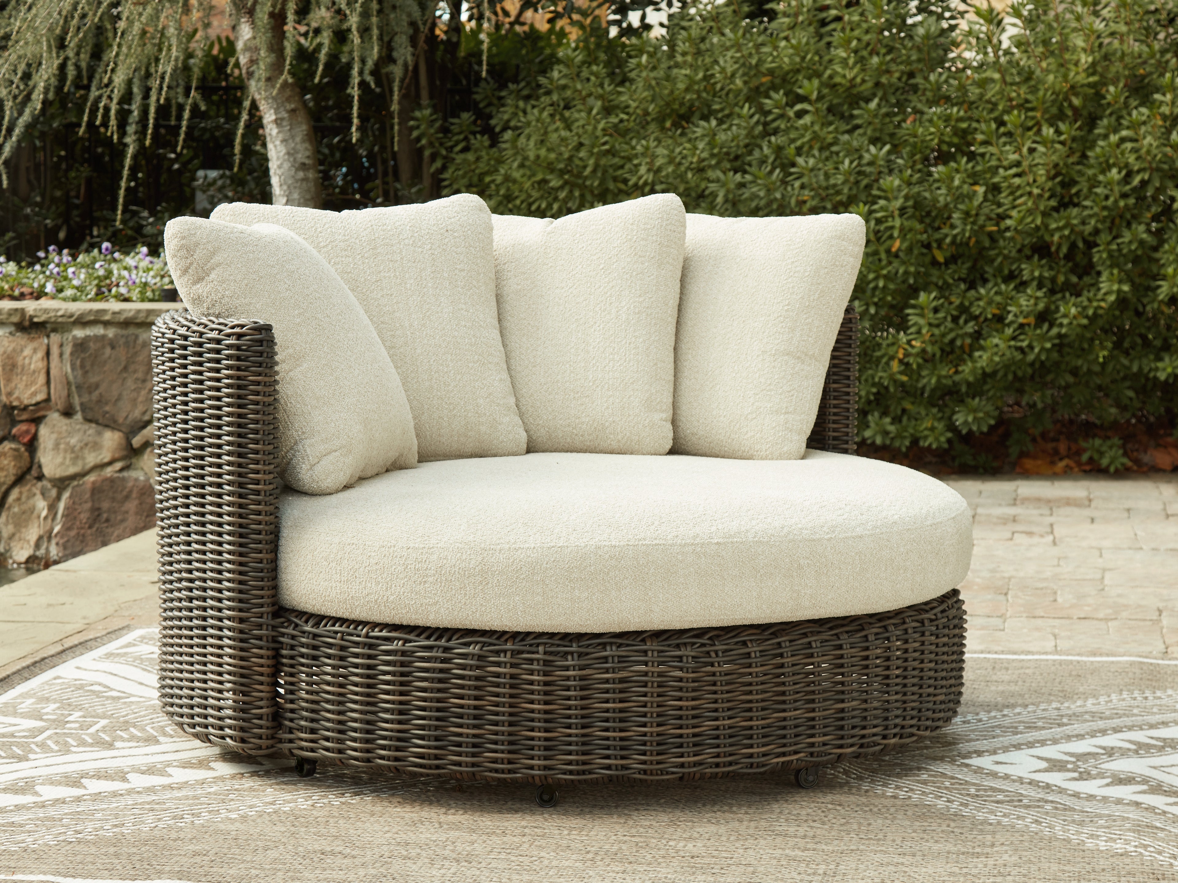 3 Brothers Decor - Ashley Furniture - Kimora Outdoor - Swivel Lounge Chair w/Cushion / Beige/Dark Brown - P711-810