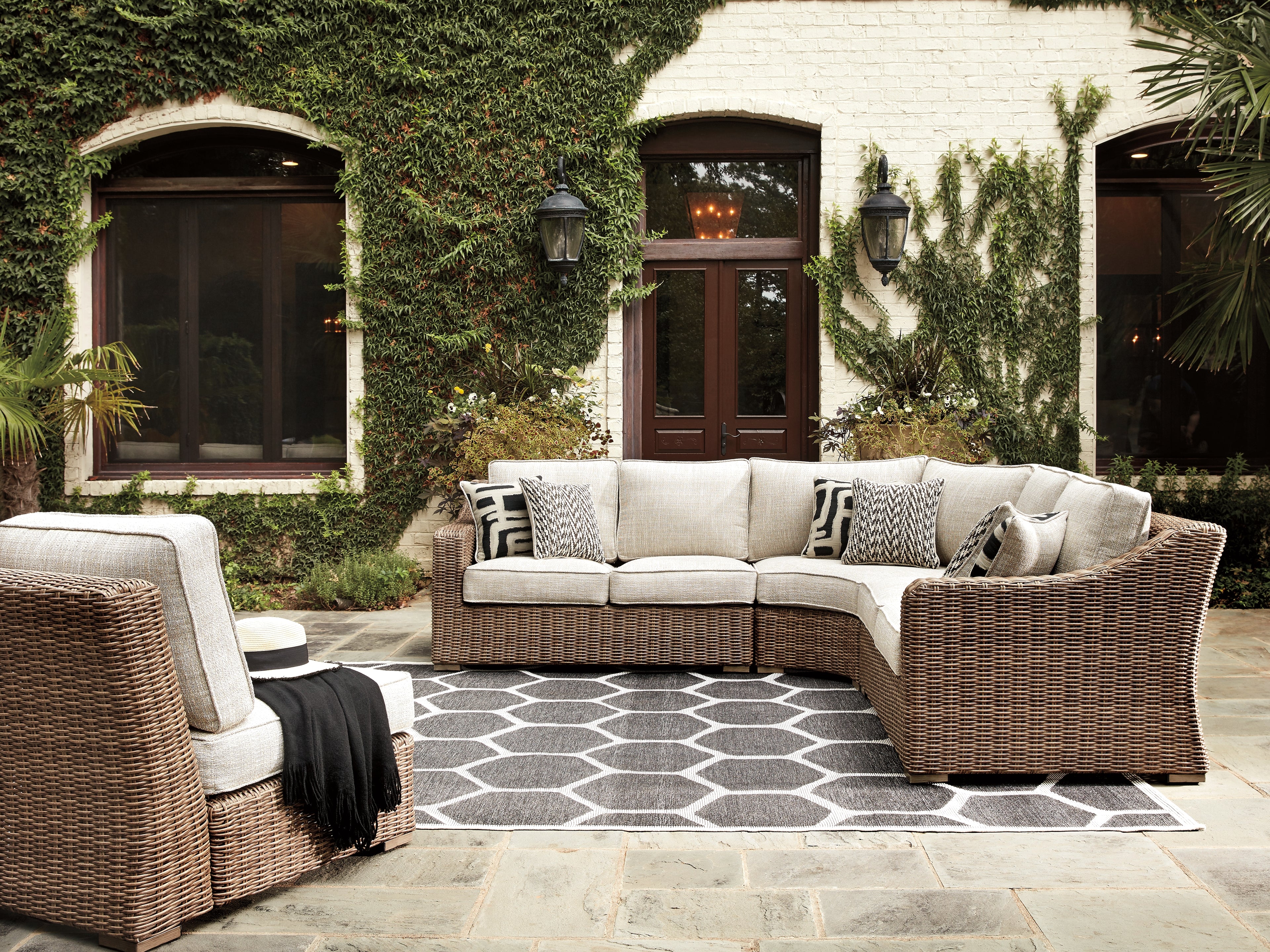 3 Brothers Decor - Ashley Furniture - Beachcroft Outdoor - 5-Piece Outdoor Seating Set / Beige - P791P8