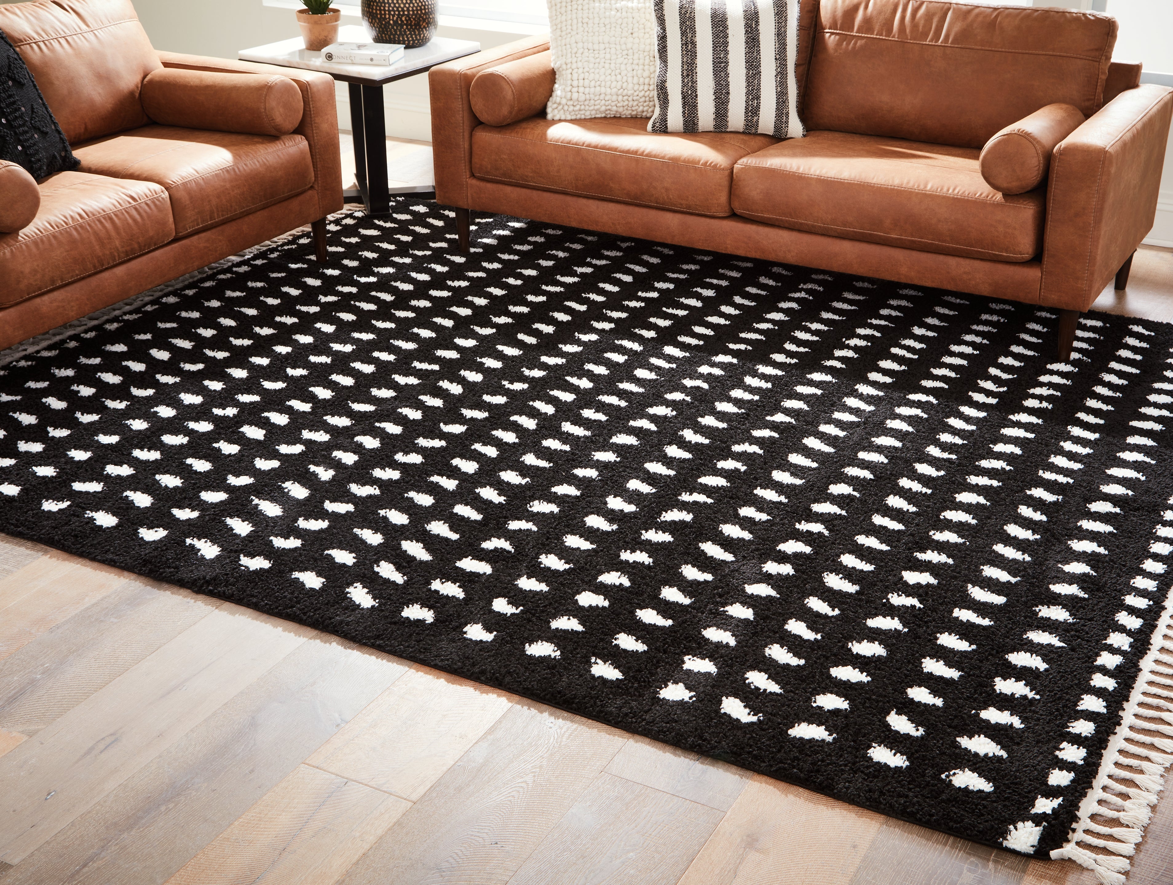 3 Brothers Decor - Ashley Furniture - Minston Rug - 5' x 7' Rug / Black/White - R405952
