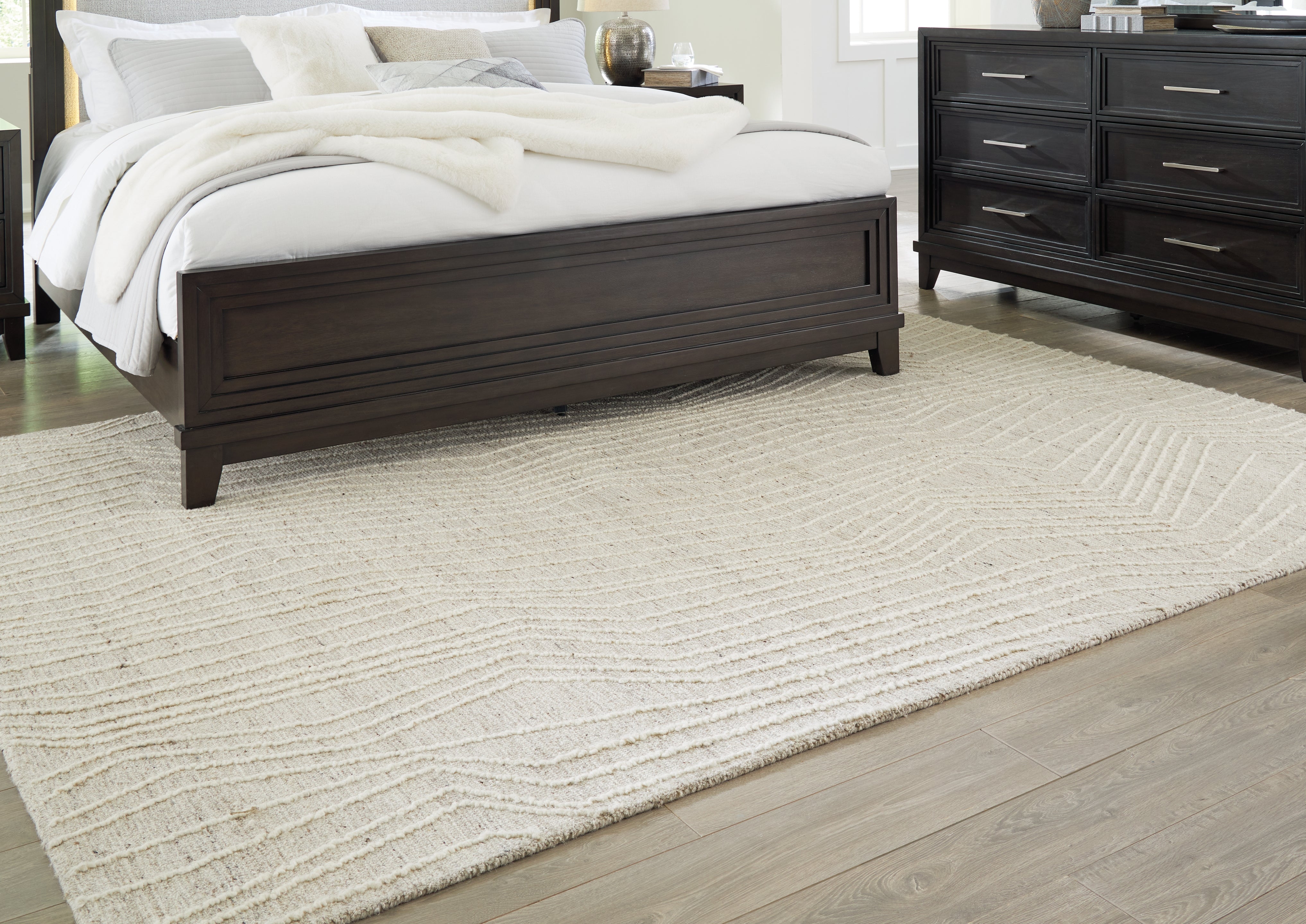 3 Brothers Decor - Ashley Furniture - Varahill Rug - 8' x 10' Rug / Gray/Ivory - R406931