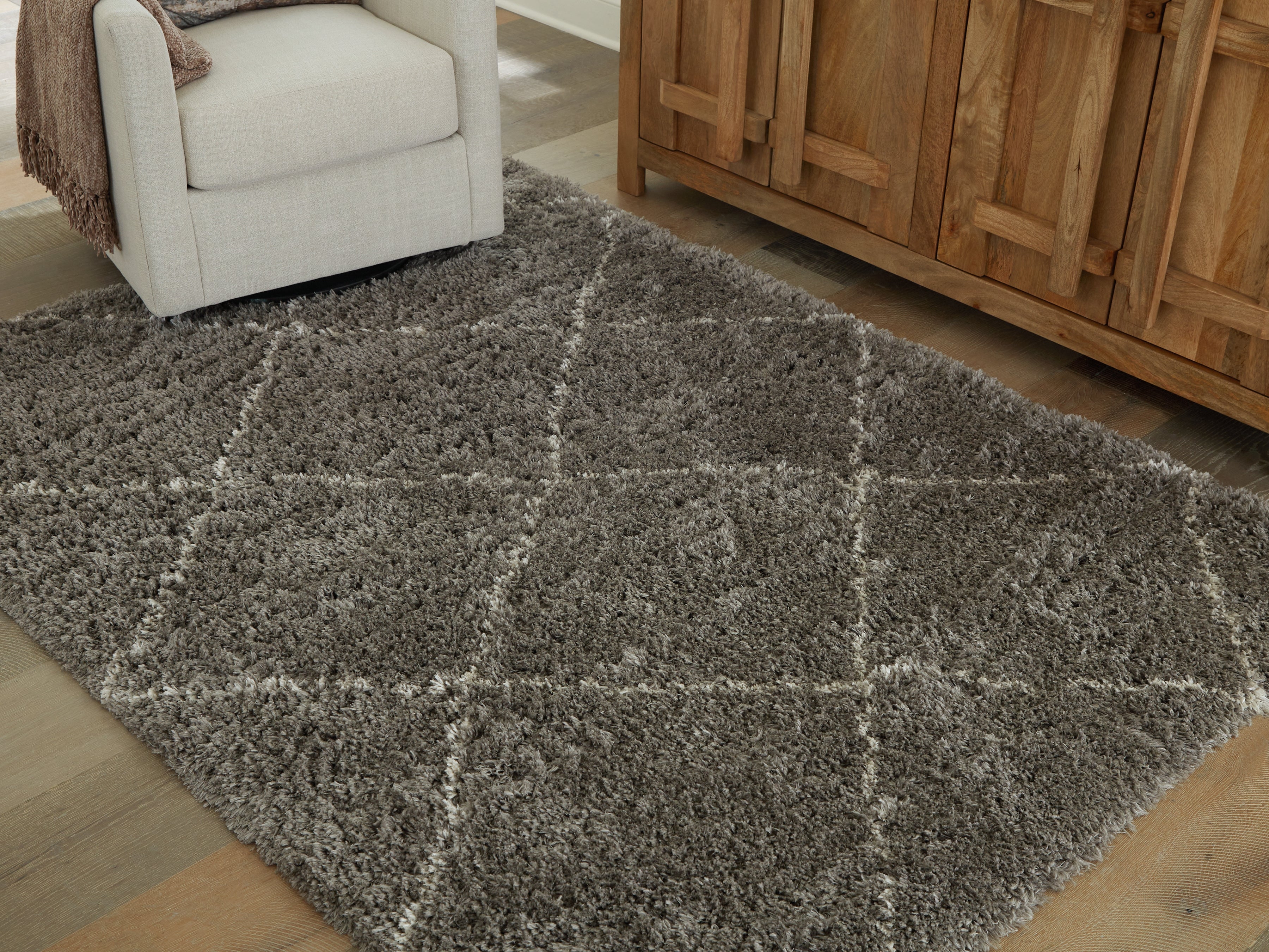 3 Brothers Decor - Ashley Furniture - Wrenlow Rug - 5' x 7' Rug / Gray/Cream - R407222