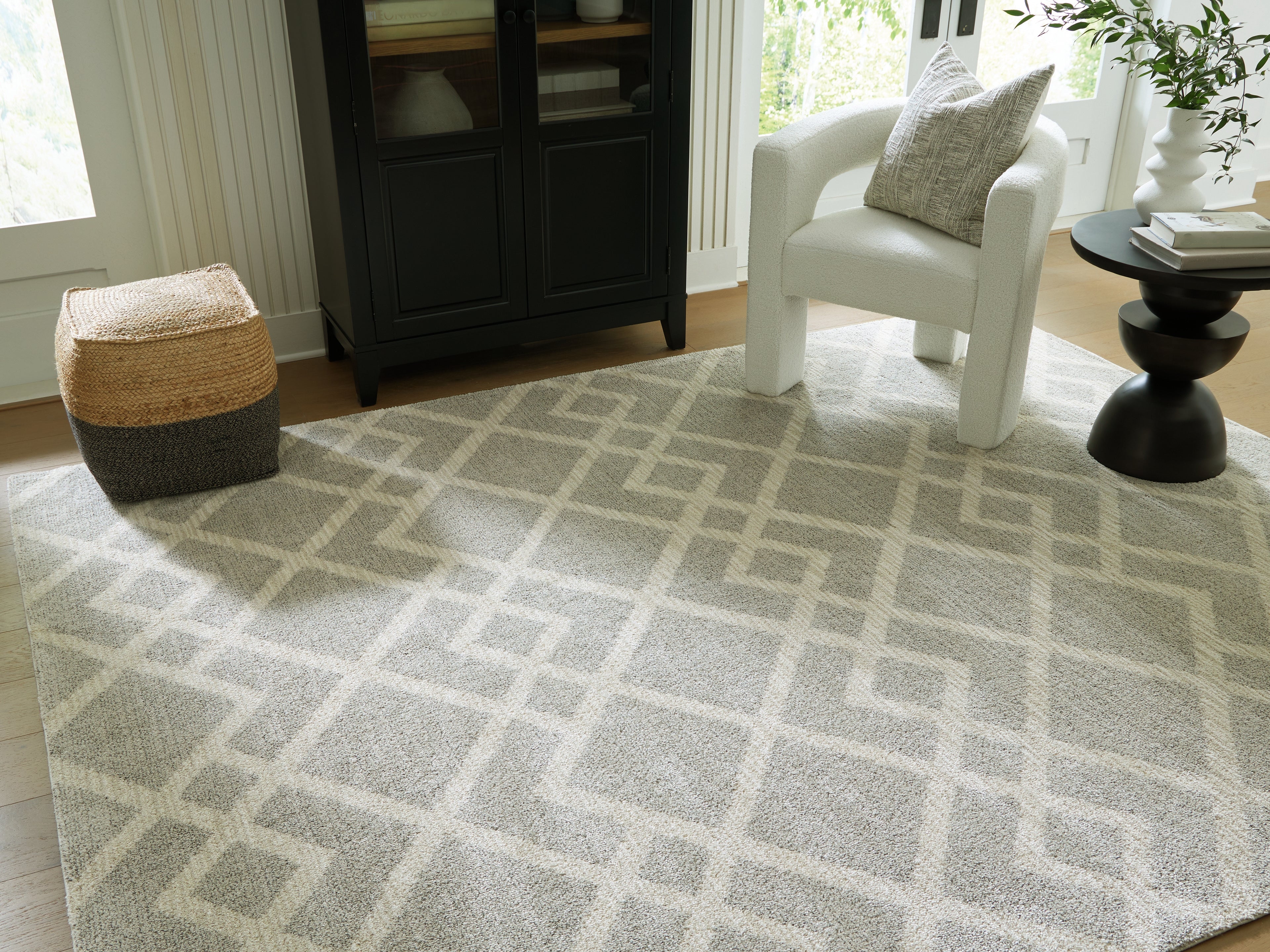 3 Brothers Decor - Ashley Furniture - Unawick Rug - Large Rug / Gray/Ivory - R407331