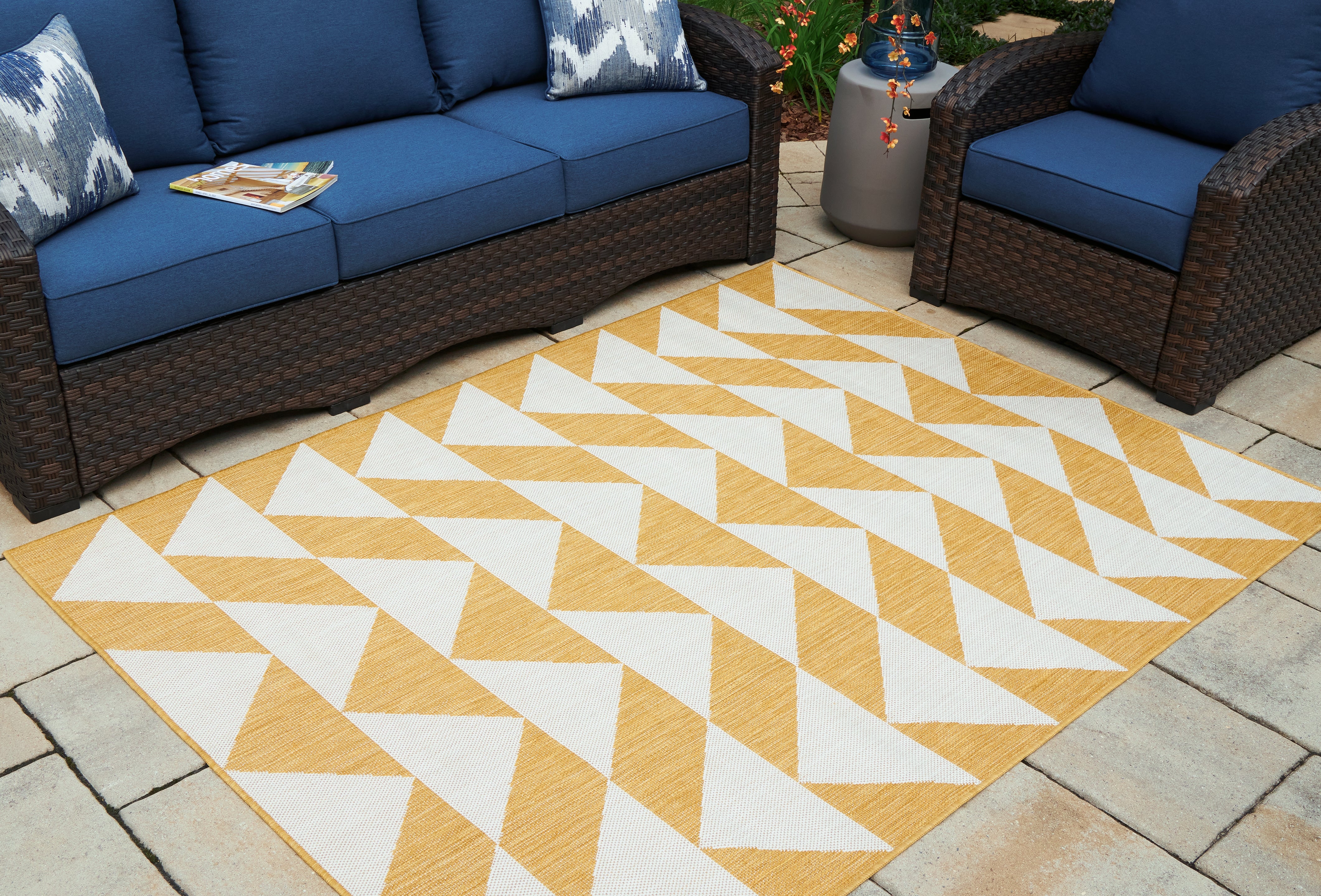 3 Brothers Decor - Ashley Furniture - Thomley Rug - 8' x 10' Rug / Ivory/Yellow - R900061