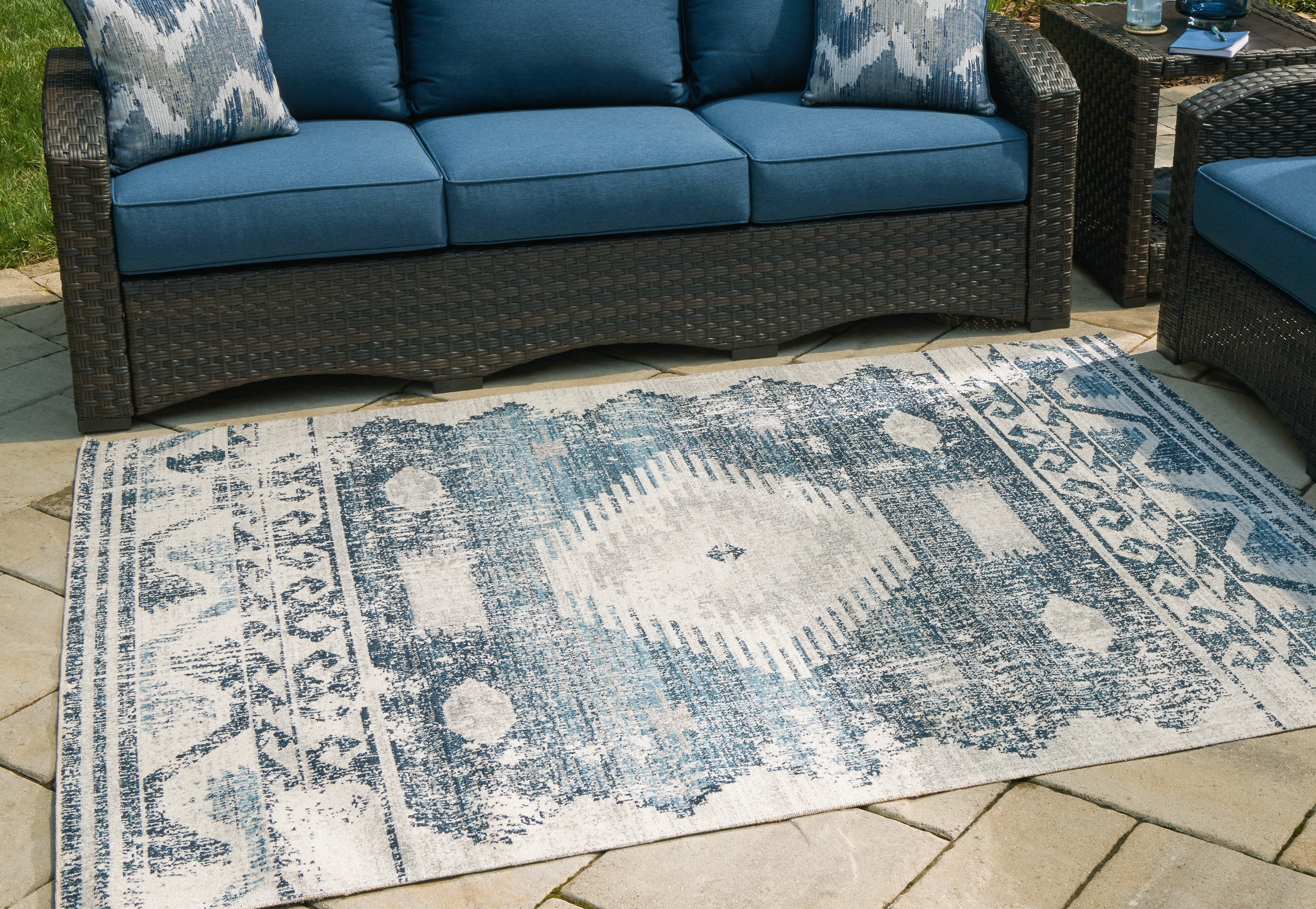 3 Brothers Decor - Ashley Furniture - Daddridge Rug - 8' x 10' Rug / Blue/Gray/Ivory - R900101