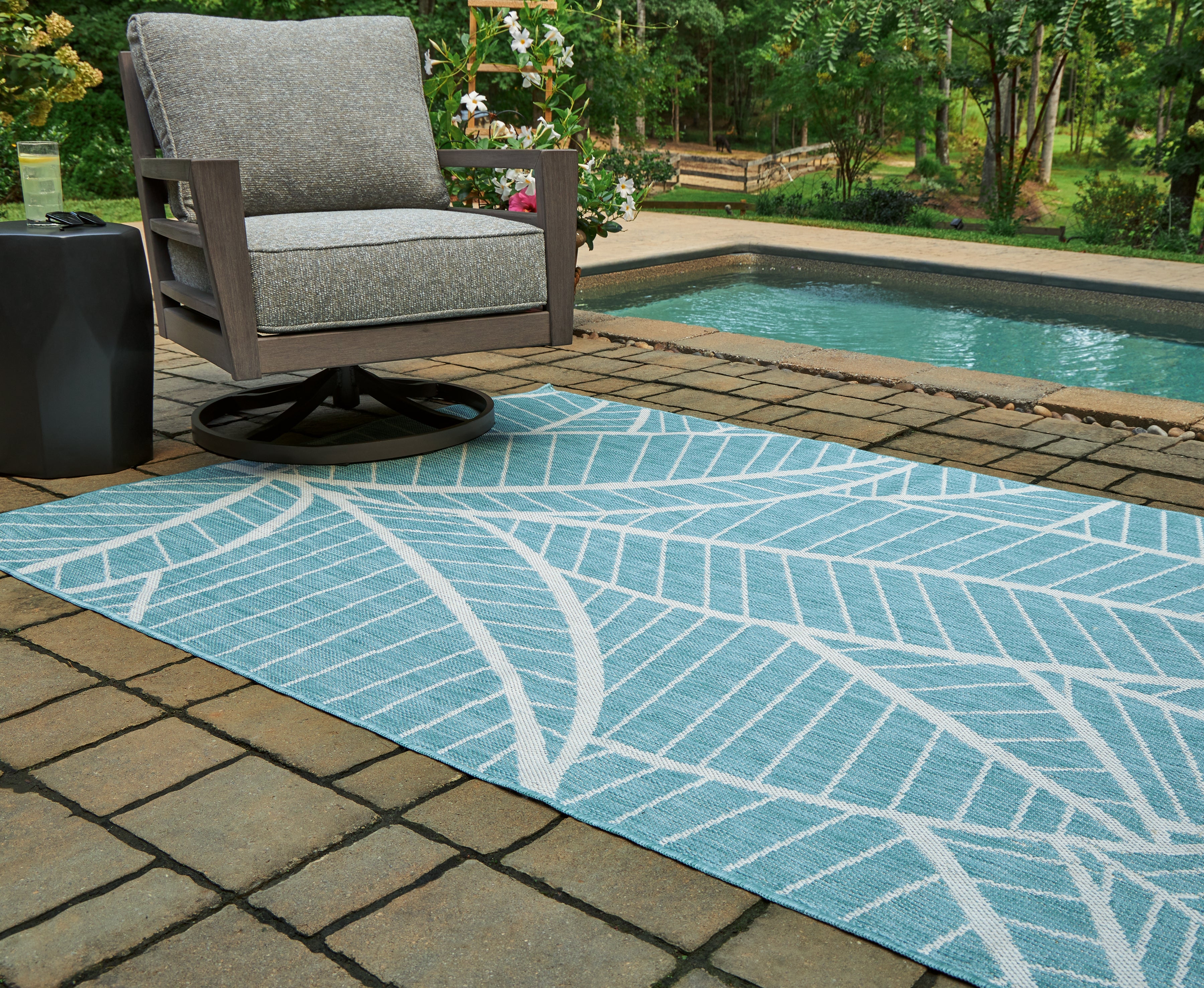 3 Brothers Decor - Ashley Furniture - Hulsia Rug - 5' x 7' Rug / Ivory/Aqua - R900122