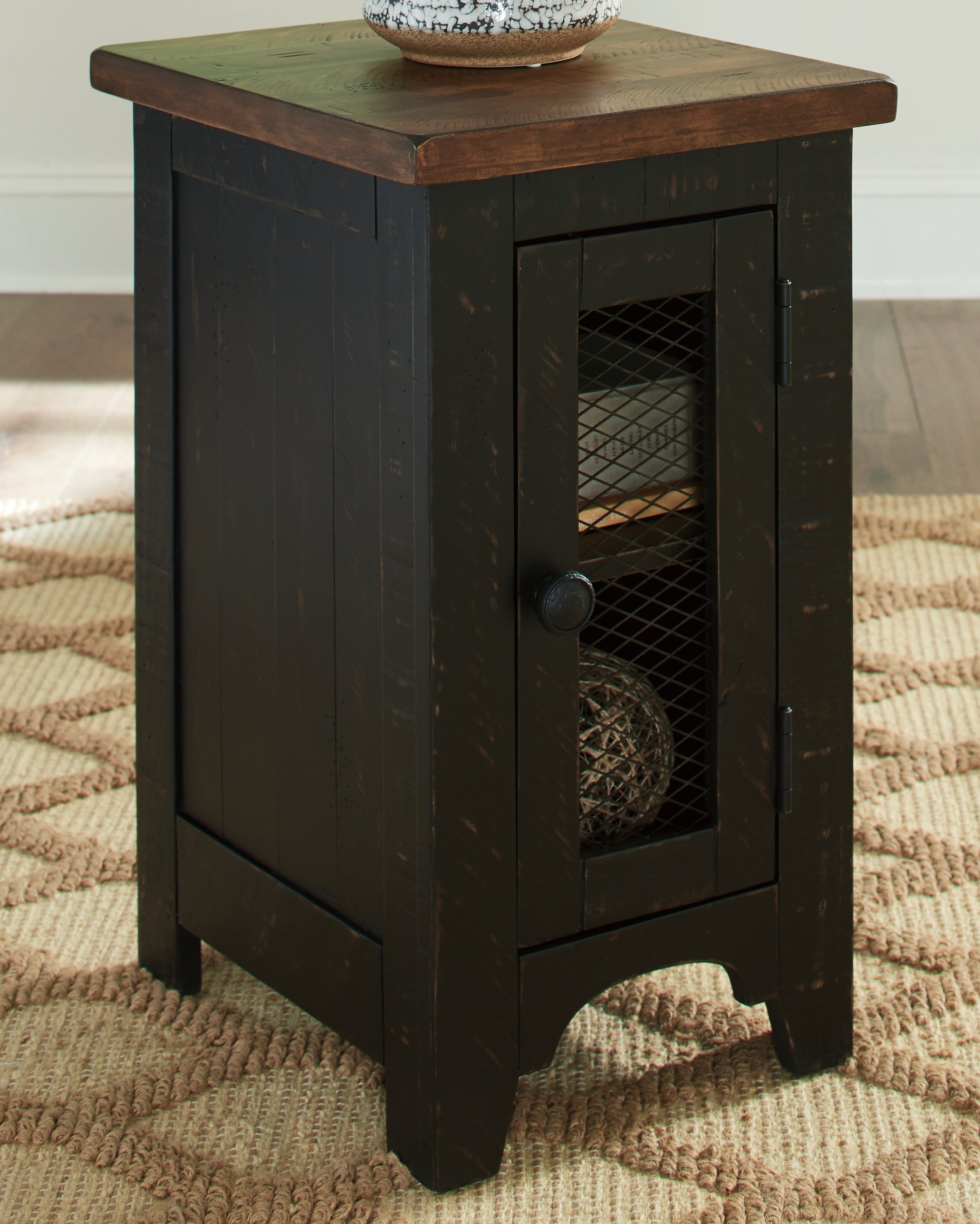 3 Brothers Decor - Ashley Furniture - Valebeck Chairside End Table - Chair Side End Table / Black/Brown - T468-7