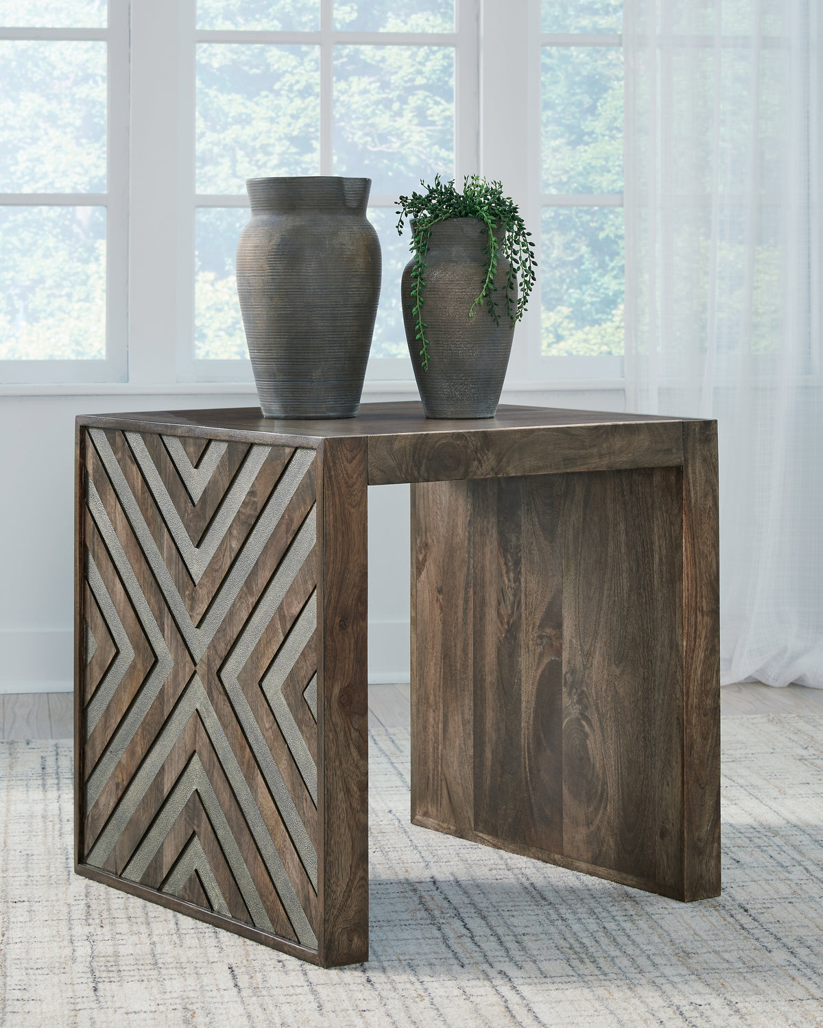 3 Brothers Decor - Ashley Furniture - Dreggan End Table - Square End Table / Brown - T567-2