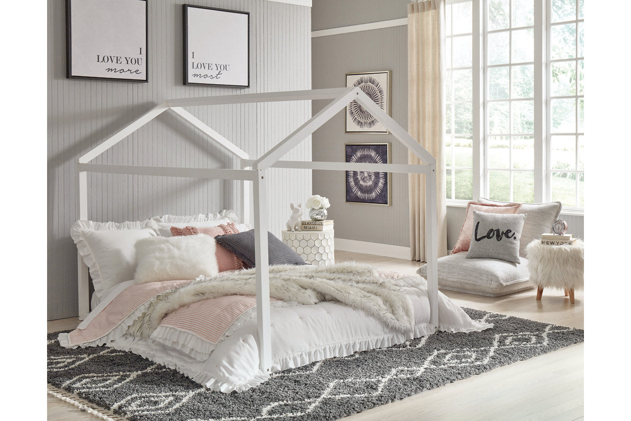 Flannibrook Bedroom - Tampa Furniture Outlet